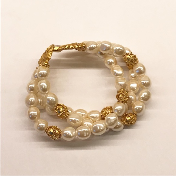 Beautiful Faux Pearl + Gold Bracelet - Picture 8 of 8